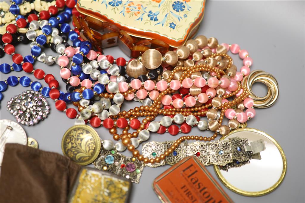 A small group of assorted costume jewellery.